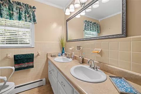 Bath - 706 Pinewood Dr, Pendleton, SC 29670 photo 2 of 3