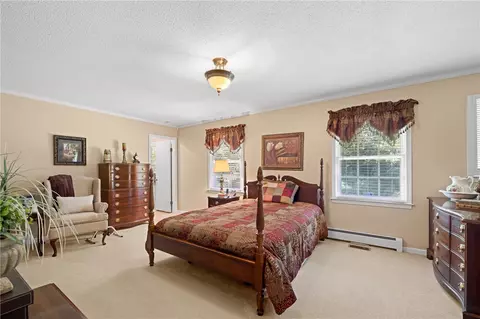 Bedroom - 706 Pinewood Dr, Pendleton, SC 29670 photo 3 of 5
