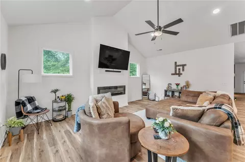404 Burrell St, Pendleton, SC 29670 photo 5