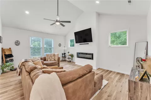 404 Burrell St, Pendleton, SC 29670 photo 6