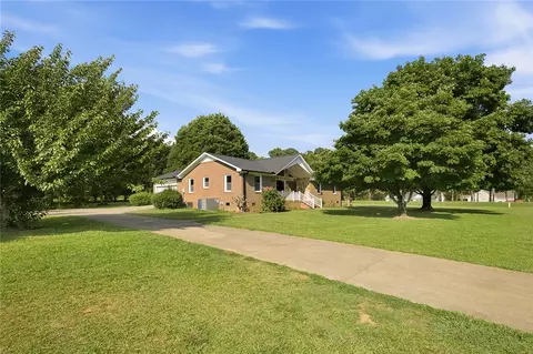 902 Cherokee Rd, Pelzer, SC 29669