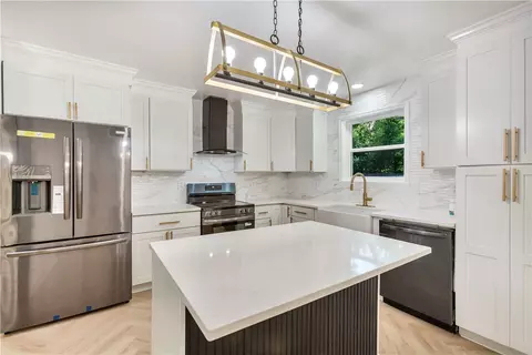 Kitchen - 809 Paige Rd, Honea Path, SC 29654 photo 2 of 3