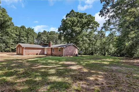 Exterior - 809 Paige Rd, Honea Path, SC 29654 photo 3 of 9