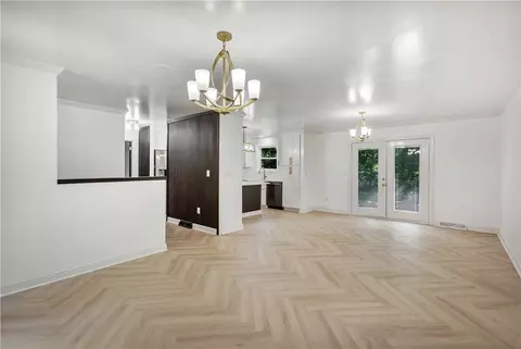 Living - 809 Paige Rd, Honea Path, SC 29654 photo 3 of 5