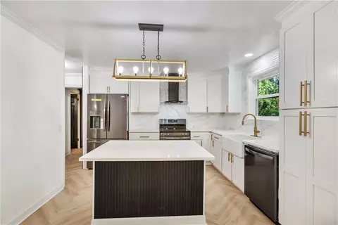 Kitchen - 809 Paige Rd, Honea Path, SC 29654 photo 3 of 3