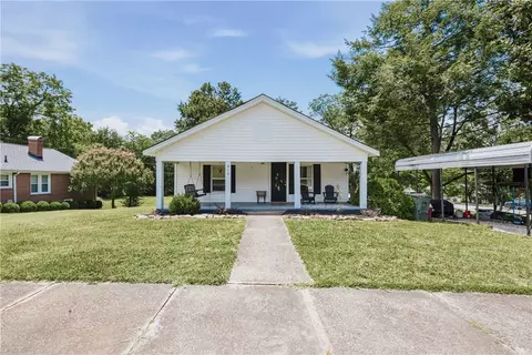 310 N Chestnut St, Seneca, SC 29678