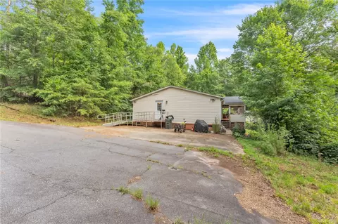 110 Diane Dr, Easley, SC 29640 photo 3