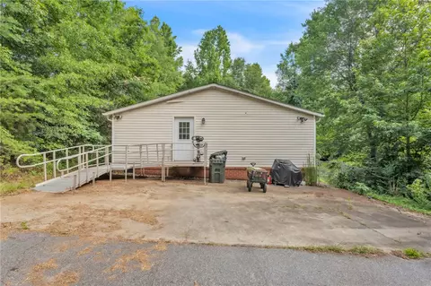 110 Diane Dr, Easley, SC 29640 photo 2