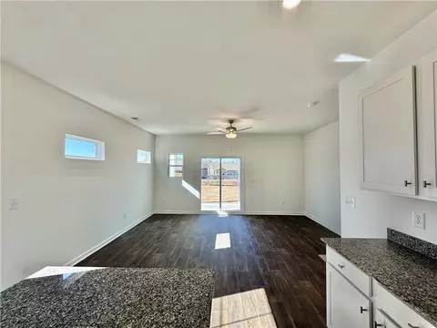 Living - 563 Seaborn Cir, Pendleton, SC 29670 photo 1 of 3