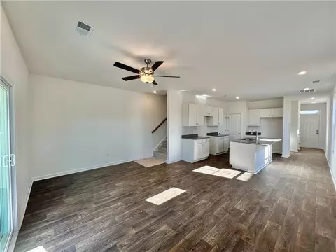 Living - 563 Seaborn Cir, Pendleton, SC 29670 photo 2 of 3