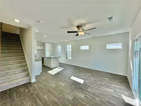 Living - 563 Seaborn Cir, Pendleton, SC 29670 photo 3 of 3