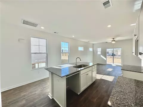 Kitchen - 563 Seaborn Cir, Pendleton, SC 29670 photo 2 of 3