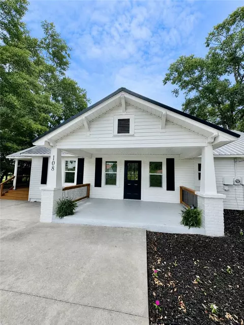 108 Boggs Dr, Townville, SC 29689