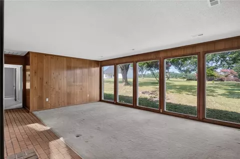 Living - 1412 Simpson Rd, Pendleton, SC 29670 photo 2 of 7