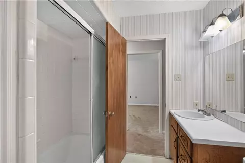 Bath - 1412 Simpson Rd, Pendleton, SC 29670 photo 2 of 4