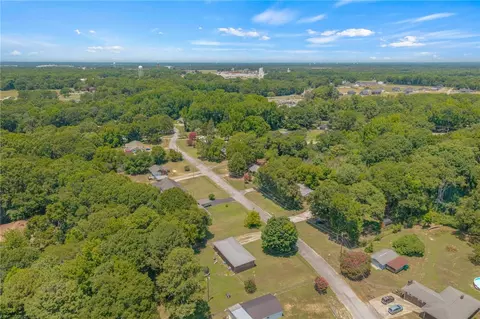 516 Wesley Ct, Starr, SC 29684 photo 34