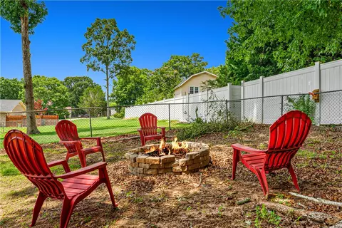 Exterior - 121 White Oak Dr, Easley, SC 29642 photo 9 of 12