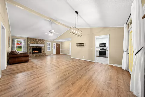 Living - 121 White Oak Dr, Easley, SC 29642 photo 4 of 5