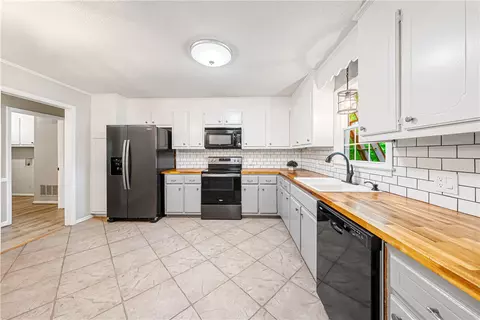Kitchen - 121 White Oak Dr, Easley, SC 29642 photo 1 of 3