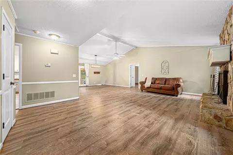 Living - 121 White Oak Dr, Easley, SC 29642 photo 1 of 5