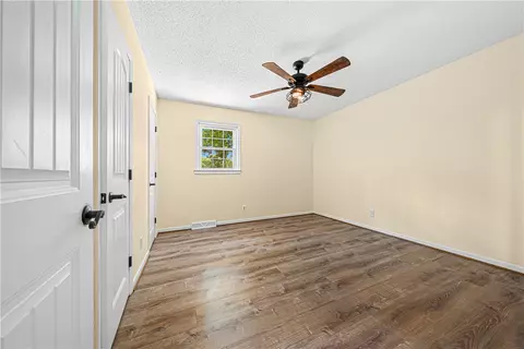 Bedroom - 121 White Oak Dr, Easley, SC 29642 photo 3 of 6