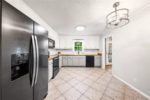 Kitchen - 121 White Oak Dr, Easley, SC 29642 photo 3 of 3