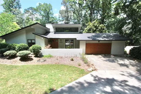 121 Circle Dr, Townville, SC 29689