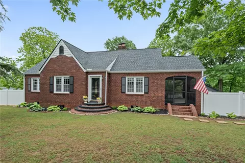 709 W Main St, Pickens, SC 29671