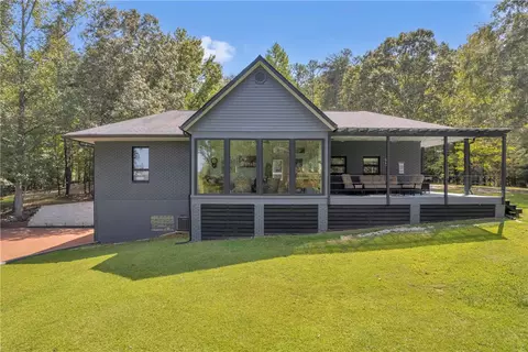 83 Sugar Cane Dr, Hartwell, GA 30643