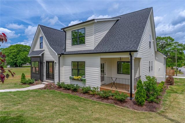 710 N Main St, Greer, SC 29651