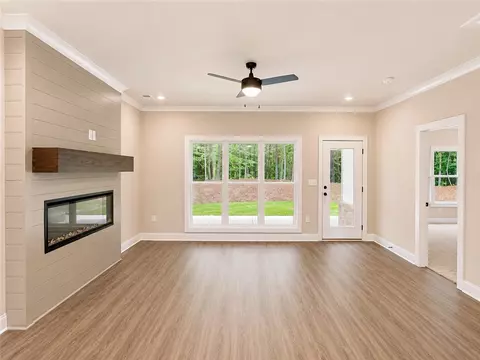 Living - 503 Chickasaw Dr, Westminster, SC 29693 photo 2 of 4
