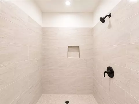 Bath - 503 Chickasaw Dr, Westminster, SC 29693 photo 4 of 6
