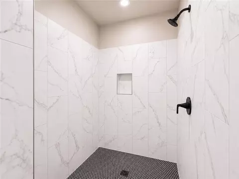 Bath - 503 Chickasaw Dr, Westminster, SC 29693 photo 3 of 5