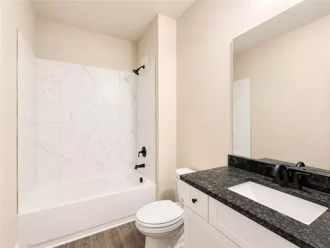 Bath - 503 Chickasaw Dr, Westminster, SC 29693 photo 4 of 5