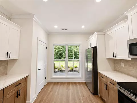 Kitchen - 503 Chickasaw Dr, Westminster, SC 29693 photo 2 of 2