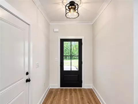 Entry Way - 503 Chickasaw Dr, Westminster, SC 29693 photo 2 of 3