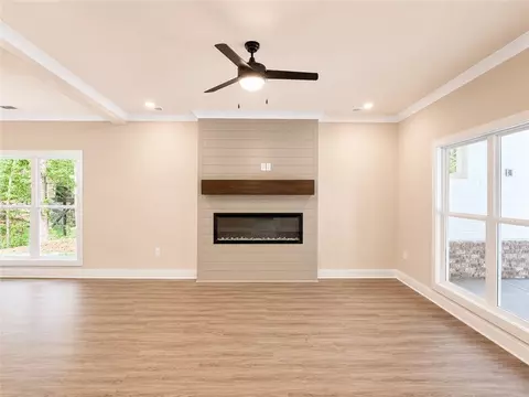Living - 503 Chickasaw Dr, Westminster, SC 29693 photo 3 of 4