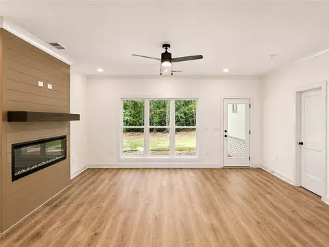 Living - 503 Chickasaw Dr, Westminster, SC 29693 photo 1 of 3