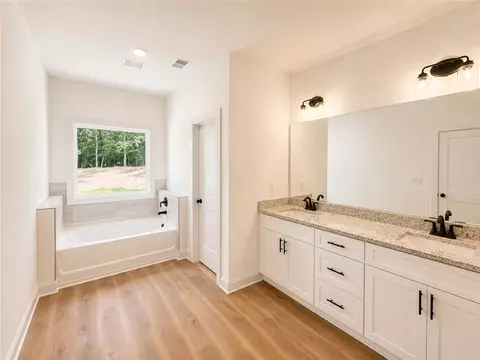 Bath - 503 Chickasaw Dr, Westminster, SC 29693 photo 1 of 6