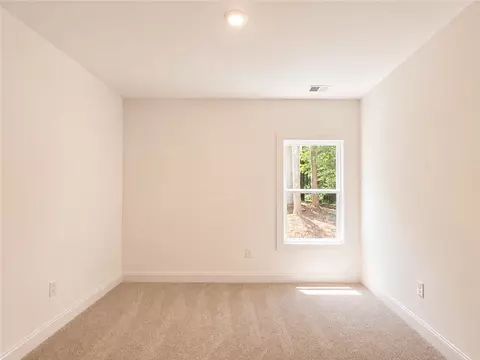 Bedroom - 503 Chickasaw Dr, Westminster, SC 29693 photo 3 of 6