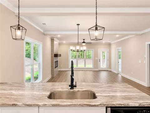 Living - 503 Chickasaw Dr, Westminster, SC 29693 photo 1 of 4