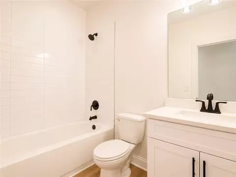 Bath - 503 Chickasaw Dr, Westminster, SC 29693 photo 6 of 6