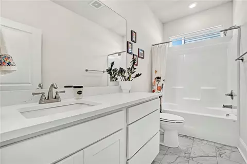 Bath - 142 Juniper Hill Dr, Easley, SC 29642 photo 5 of 7