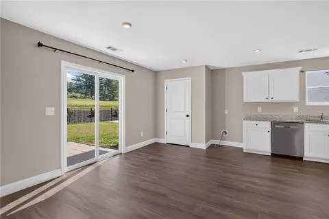 Living - 2007 Aberdeen Ln, Walhalla, SC 29691 photo 1 of 4