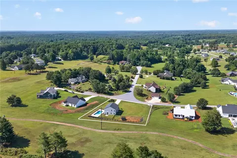 View/Area - 2007 Aberdeen Ln, Walhalla, SC 29691 photo 3 of 7