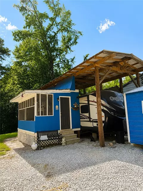 122 Arrington Dr, Fair Play, SC 29643