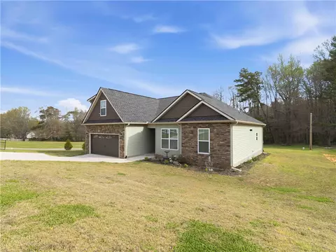 Exterior - 615 Spearman Rd, Pelzer, SC 29669 photo 5 of 6