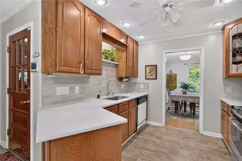 Kitchen - 107 Shannon Dr, Pendleton, SC 29670 photo 3 of 4