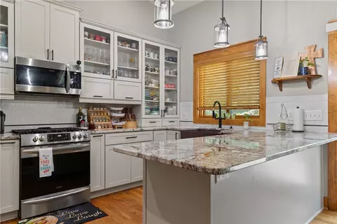 Kitchen - 332 Two Rivers Dr, Westminster, SC 29693 photo 2 of 2