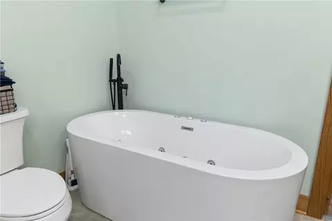 Bath - 332 Two Rivers Dr, Westminster, SC 29693 photo 3 of 5